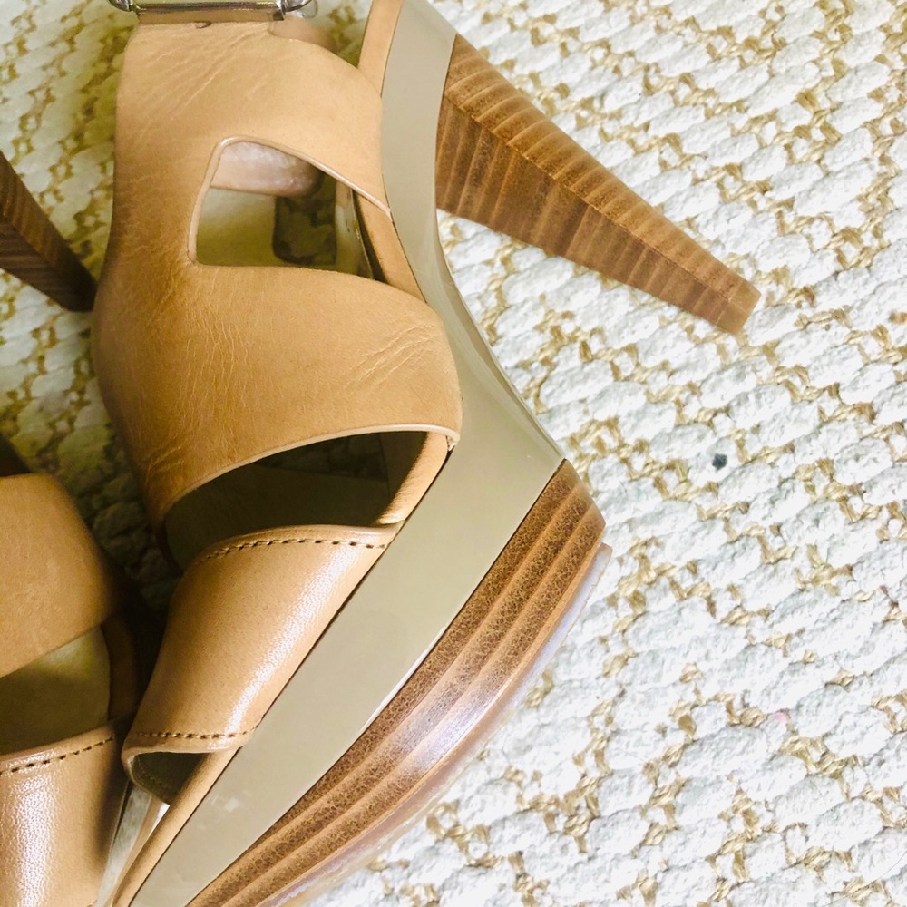 Michael Kors Carla Leather Platform Tan - Picture 2 of 5